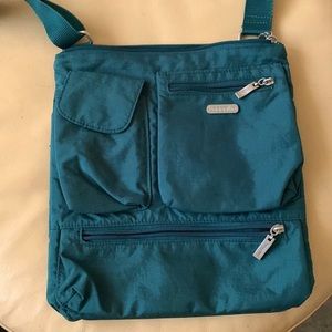 Baggallini crossbody travel purse with 4 exterior pockets, zippered closure,teal